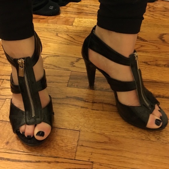 michael kors berkley t strap